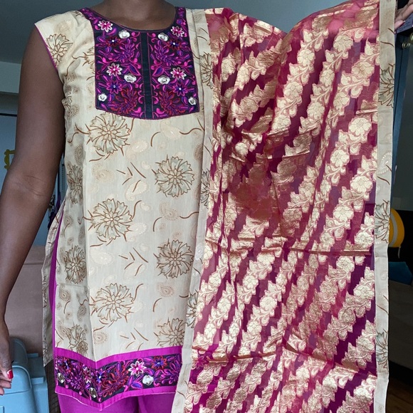 Sari - Picture 5 of 5